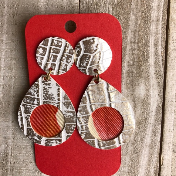 NWT Earrings 2 Pair Set, Faux Leather light weight - Picture 4 of 8